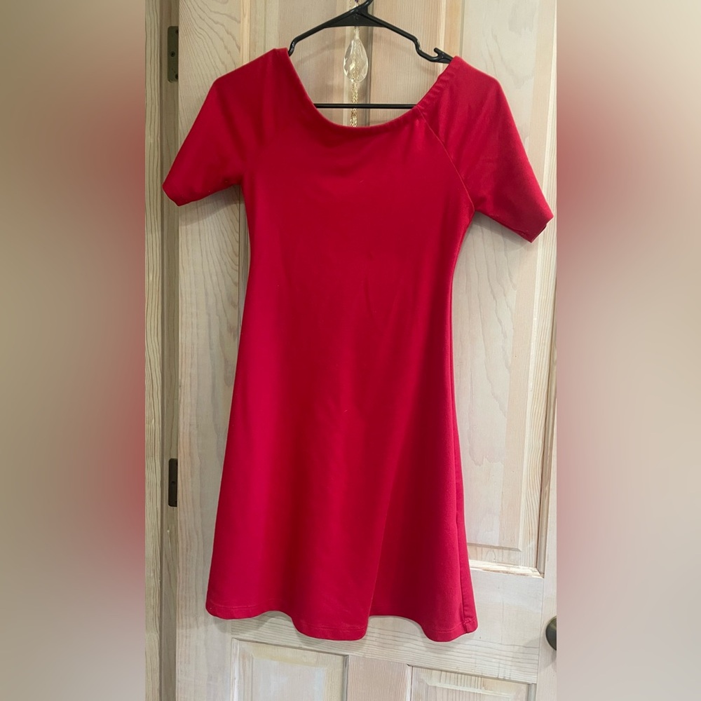 Red Dress - Picture 4 of 4